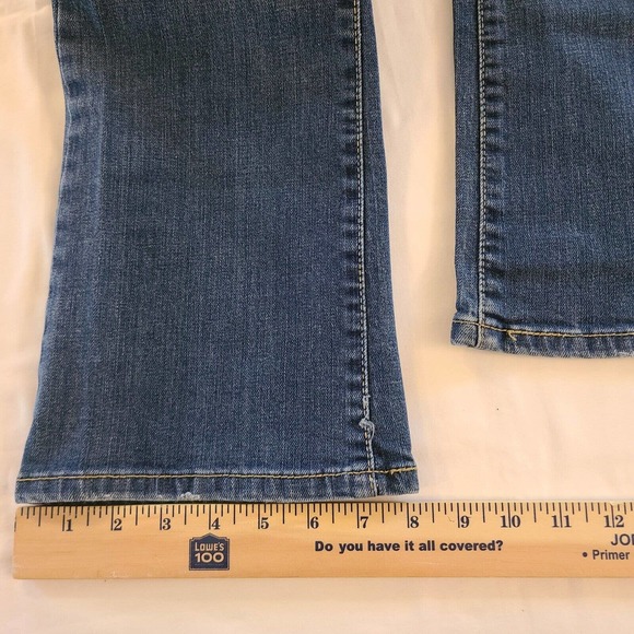 Levi's 515 Boot Cut Mid Rise Jeans Med Wash Back Pocket Detail, Womens Size 4S - Picture 10 of 10